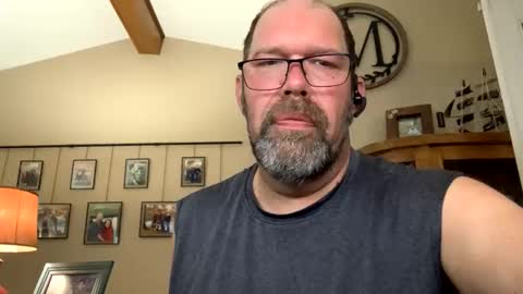 Snapshot of squirreldiamond chatting on May 16, 2:05 pm squirreldiamond online show from May 16, 2:05 pm