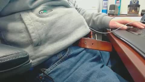 Snapshot of squirrelly82 chatting on February 9, 9:30 pm make me cum c2c talk to me online show from February 9, 9:30 pm