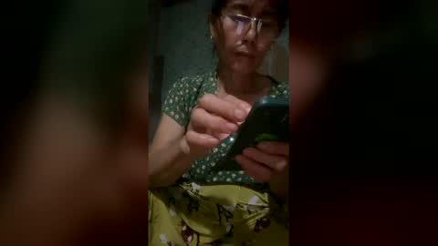 Snapshot of squirt0120 chatting on June 5, 7:36 am squirt0120 online show from June 5, 7:36 am