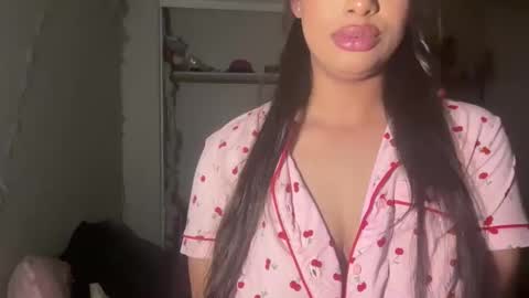 Snapshot of squirtinglexi chatting on December 17, 8:20 am Lexi online show from December 17, 8:20 am