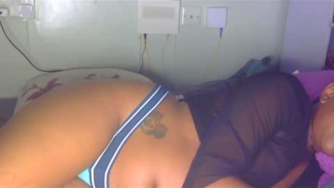 Snapshot of squirtqueen333 chatting on February 9, 8:54 am shana online show from February 9, 8:54 am