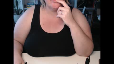 Snapshot of squirtymilfjess chatting on December 8, 1:58 pm Messi Jessi online show from December 8, 1:58 pm