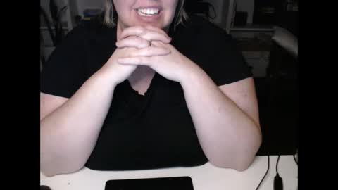 Snapshot of squirtymilfjess chatting on February 20, 2:40 am Messi Jessi online show from February 20, 2:40 am