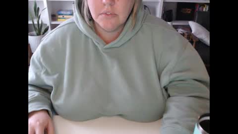 Snapshot of squirtymilfjess chatting on March 5, 4:24 pm Messi Jessi online show from March 5, 4:24 pm