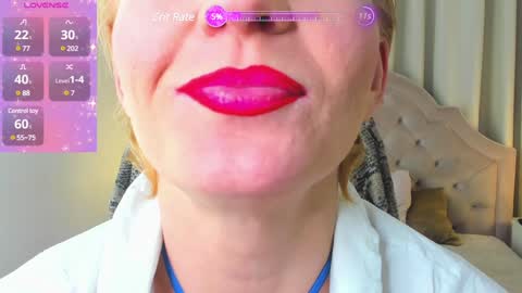 Snapshot of squirtymom chatting on December 3, 4:28 pm Alisa online show from December 3, 4:28 pm