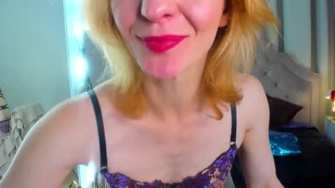 Snapshot of squirtymom chatting on September 18, 3:58 pm Alisa online show from September 18, 3:58 pm