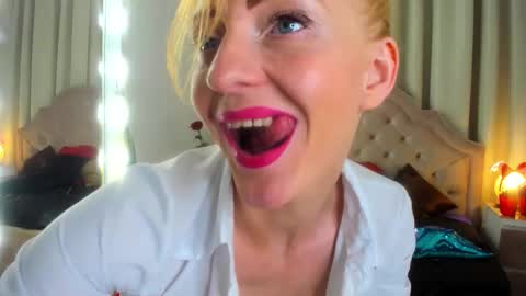 Snapshot of squirtymom chatting on September 21, 10:33 pm Alisa online show from September 21, 10:33 pm