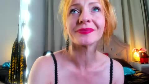 Snapshot of squirtymom chatting on October 8, 7:17 am Alisa online show from October 8, 7:17 am