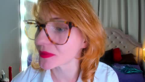 Snapshot of squirtymom chatting on October 12, 10:53 pm Alisa online show from October 12, 10:53 pm