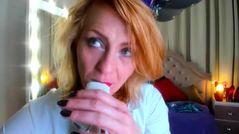 Snapshot of squirtymom chatting on October 17, 11:18 pm Alisa online show from October 17, 11:18 pm