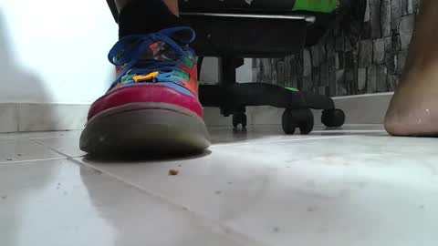 Snapshot of srfindomfeet_ chatting on May 5, 4:04 pm sr master cum its my old account online show from May 5, 4:04 pm