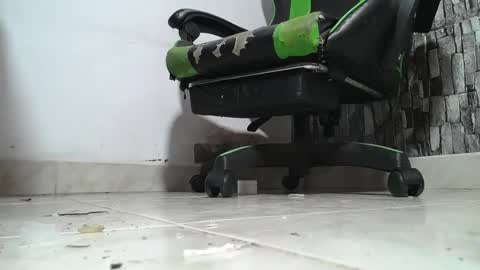 Snapshot of srfindomfeet_ chatting on May 10, 4:34 pm sr master cum its my old account online show from May 10, 4:34 pm