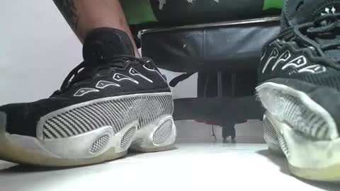 Snapshot of srfindomfeet_ chatting on May 13, 5:54 pm sr master cum its my old account online show from May 13, 5:54 pm