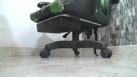 Snapshot of srfindomfeet_ chatting on May 15, 6:26 pm sr master cum its my old account online show from May 15, 6:26 pm