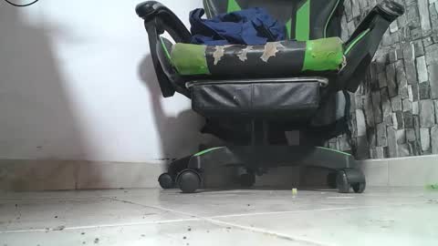 Snapshot of srfindomfeet_ chatting on May 17, 5:20 pm sr master cum its my old account online show from May 17, 5:20 pm
