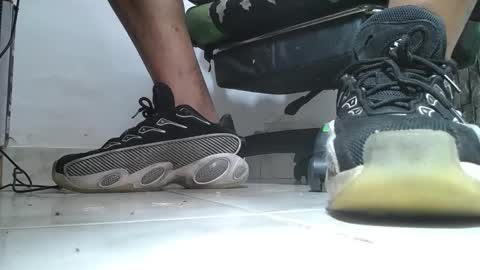 Snapshot of srfindomfeet_ chatting on May 22, 9:53 pm sr master cum its my old account online show from May 22, 9:53 pm