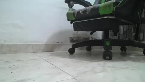 Snapshot of srfindomfeet_ chatting on June 11, 2:53 am sr master cum its my old account online show from June 11, 2:53 am