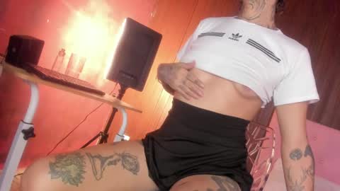 Snapshot of srta_fox chatting on May 28, 10:01 am Srta. Fox online show from May 28, 10:01 am