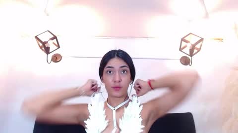 Snapshot of srta_luciana chatting on June 9, 11:55 am . . online show from June 9, 11:55 am