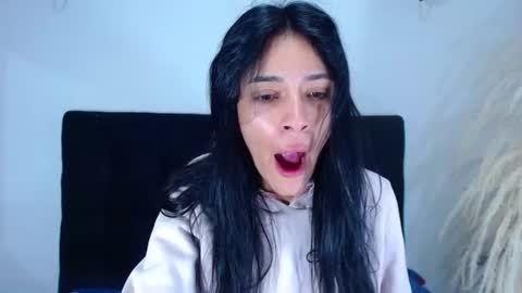 Snapshot of srta_luciana chatting on June 12, 12:04 pm . . online show from June 12, 12:04 pm