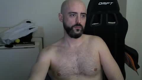 Snapshot of srtramposo chatting on January 18, 2:44 pm srtramposo online show from January 18, 2:44 pm