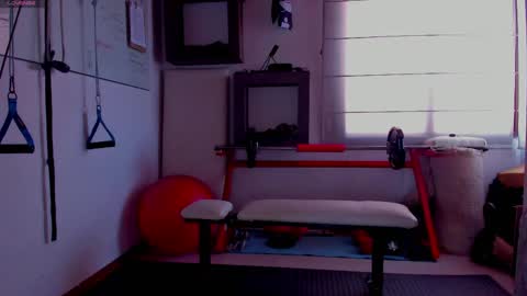 Snapshot of ssara_miranda chatting on May 6, 4:01 pm Sara Miranda online show from May 6, 4:01 pm