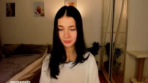 Snapshot of ssash1mii chatting on December 5, 6:15 pm Hey guys i miss you so much online show from December 5, 6:15 pm