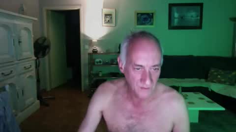 Snapshot of sscroli23 chatting on December 16, 8:47 pm sscroli23 online show from December 16, 8:47 pm