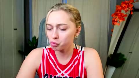 Kate online show from November 22, 1:43 pm