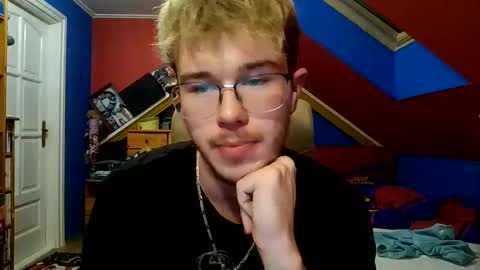 Snapshot of st1eve chatting on December 1, 4:23 pm st1eve online show from December 1, 4:23 pm