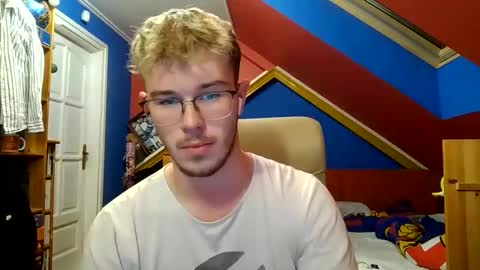 Snapshot of st1eve chatting on December 5, 7:32 pm st1eve online show from December 5, 7:32 pm