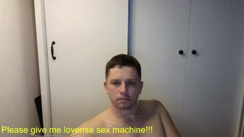 Snapshot of st1vemaster01 chatting on April 1, 3:31 pm st1vemaster01 online show from April 1, 3:31 pm