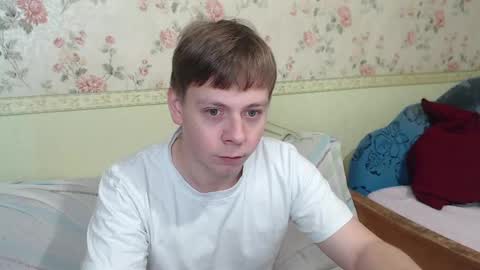 Snapshot of st_rudy chatting on December 1, 10:10 pm Joe Peach online show from December 1, 10:10 pm