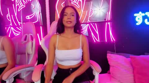 staarlightt online show from November 17, 10:04 pm