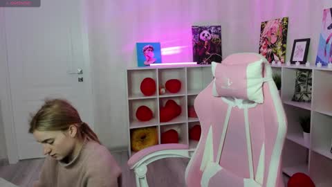 Stacey GMT5 Mo Tu We Th Fr Sa 3am -10am online show from March 12, 1:03 am