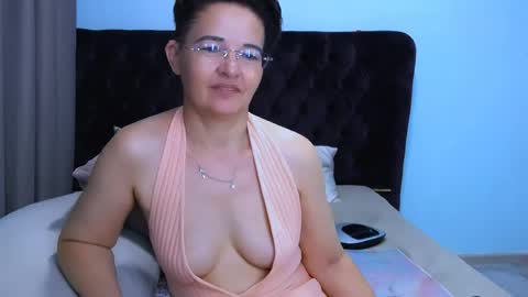 Snapshot of staceydarling chatting on June 2, 7:49 pm staceydarling online show from June 2, 7:49 pm