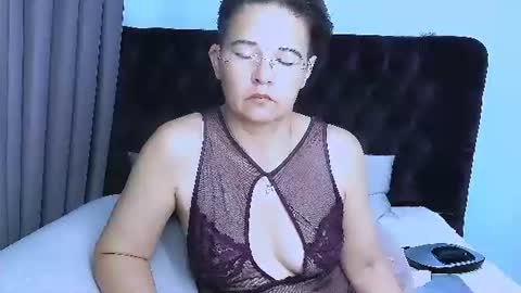 staceydarling online show from July 8, 9:14 am