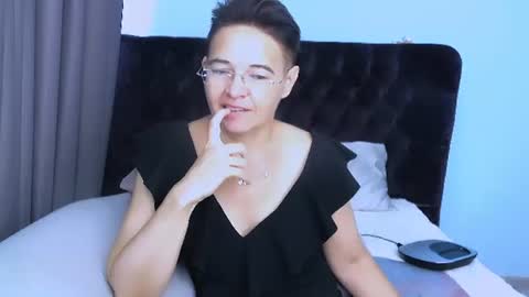 staceydarling online show from July 28, 6:20 am
