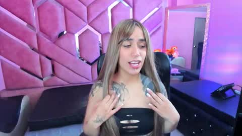 Snapshot of staceylee_ chatting on November 19, 2:44 am Stacey lee online show from November 19, 2:44 am