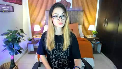 Stacy Woods online show from March 5, 9:11 pm