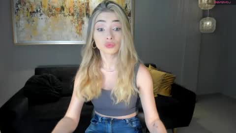 Stacy Woods online show from April 24, 11:01 am