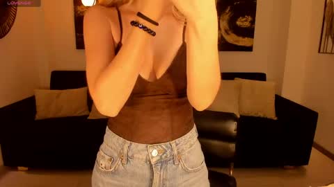 Snapshot of staceywood_ chatting on May 23, 10:52 am Stacy Woods online show from May 23, 10:52 am