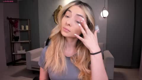 Snapshot of staceywood_ chatting on June 9, 11:33 am Stacy Woods online show from June 9, 11:33 am