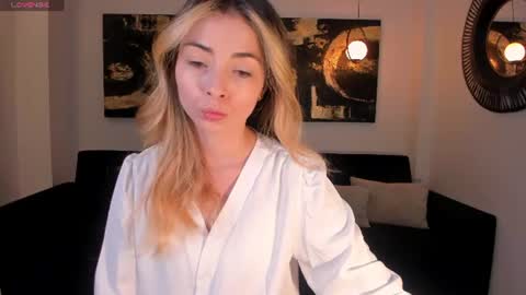 Stacy Woods online show from July 3, 11:05 am