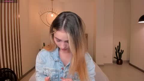 Stacy Woods online show from July 28, 11:17 am