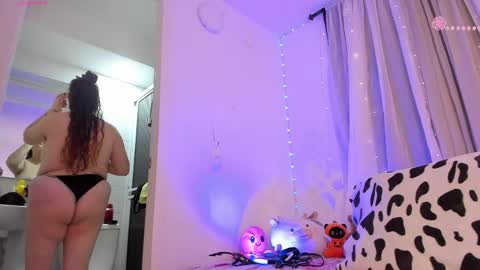 Snapshot of stacy_millerr chatting on June 9, 9:54 am Stacy Boobs online show from June 9, 9:54 am