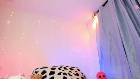 Snapshot of stacy_millerr chatting on June 25, 11:15 am Stacy Boobs online show from June 25, 11:15 am