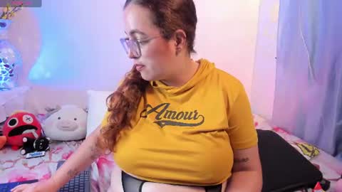 Snapshot of stacy_millerr chatting on July 28, 12:48 pm Stacy Boobs online show from July 28, 12:48 pm