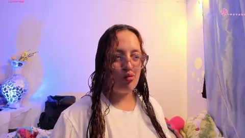 Snapshot of stacy_millerr chatting on August 1, 10:14 am Stacy Boobs online show from August 1, 10:14 am