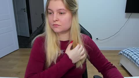 Snapshot of stacy_miraclee chatting on December 1, 7:03 pm Stacy  online show from December 1, 7:03 pm